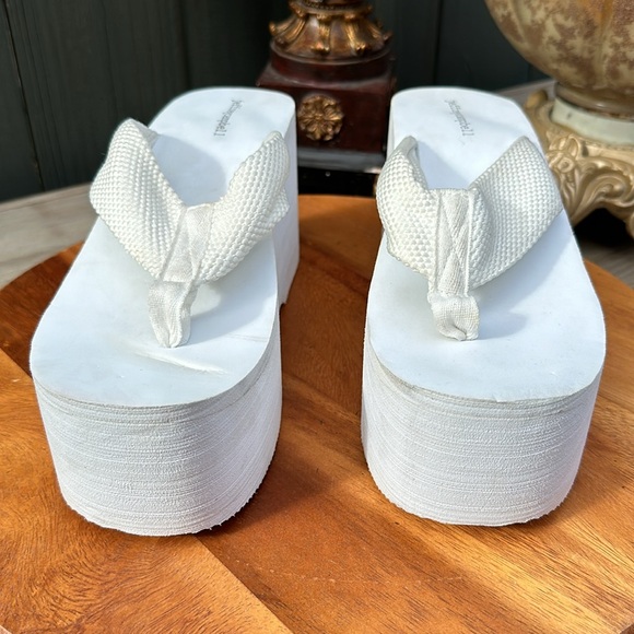 Jeffrey Campbell Wavin Platform Thong Foam White Platform Sandal Size 10 - Picture 4 of 14